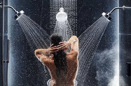 Sprchování ve tmě vám pomůže vyrovnat se s úzkostí a rychleji usnout